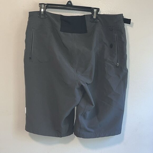 ADJUSTABLE WAIST CLUB RIDE APPAREL SIZE MEDIUM 11” SHORTS - Picture 7 of 14